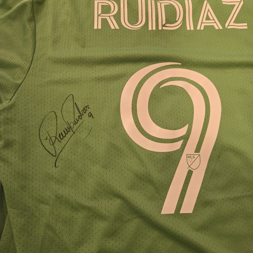 Seattle Sounders Game Worn and Signed Raul Ruidiaz Soccer Jersey - Picture 8 of 9